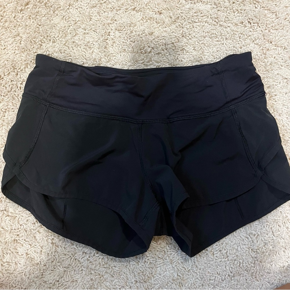 Lululemon Speed Up Low-Rise Short 2.5"
Black size 2
